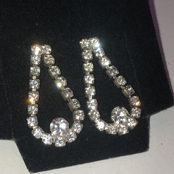 Vintage Silver Tone CZ Rhinestone Dangling Runway Statement Pierced Earrings - Picture 2 of 6